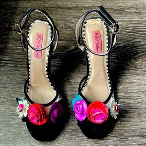 BETSEY JOHNSON | Women | Flower Heels | Size 8